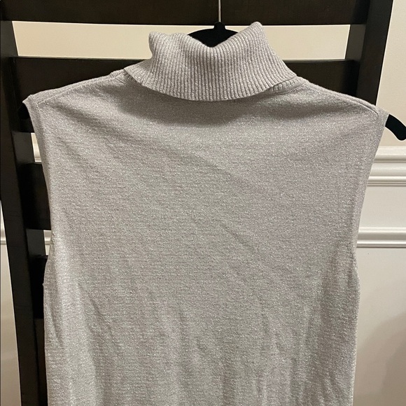 Cable & Gauge Shimmering Silver Sweater - Picture 5 of 8